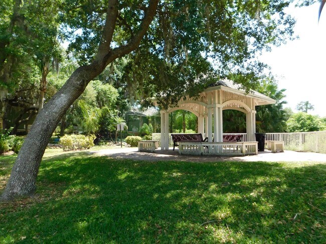 Building Photo - 2 Bed 2 Bath Split Plan Condo at Sunset Lake on Turkey Lake