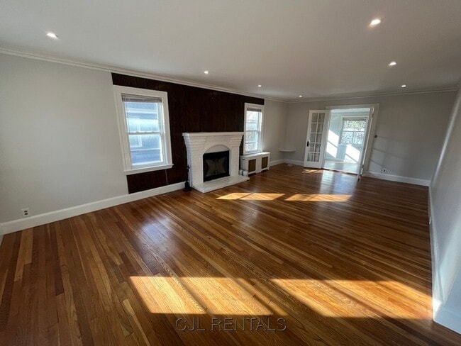 Building Photo - 30 Stearns Rd