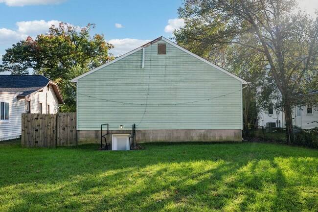 Building Photo - 5012 Quebec St