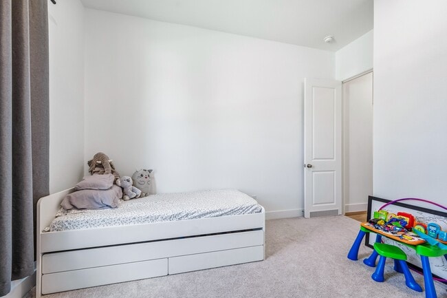 Building Photo - 31051 Sun Vly Dr