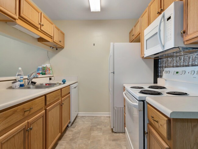 Building Photo - 2738 W Tharpe St