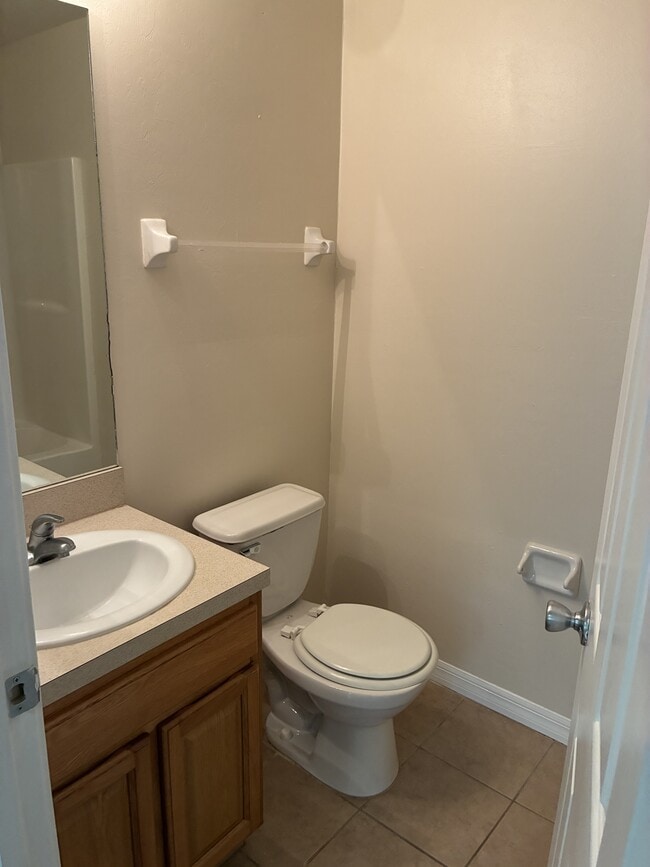 Building Photo - 6079 E Quitman St