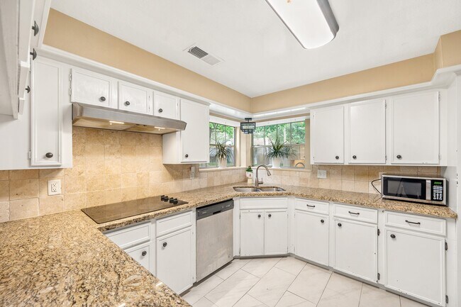 Building Photo - 18107 Shadow Valley Dr