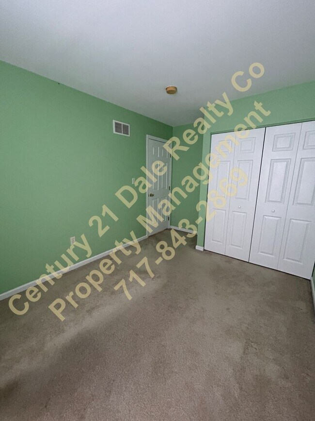 Building Photo - Lovely 3 Bedroom 1.5 Bath home in the Orchard Glen Condominium Association