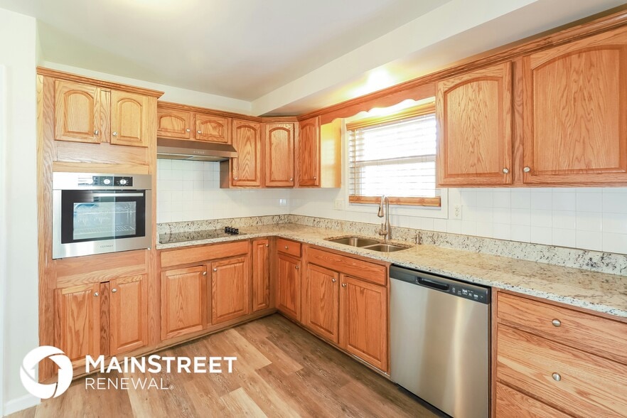 Building Photo - 1400 NW 66 Terrace