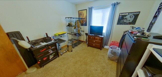 Building Photo - 3D Tour Available - Beautiful Town Home on East-Side with Lake View! Washer & Dryer included! Ava...