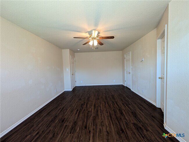 Building Photo - 249 Val Verde Dr
