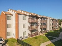 Building Photo - 302 Wells Ct