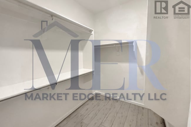 Building Photo - 3Bed/2.5Bath Townhouse at 7th St/Hatcher! Move-In Ready on 04/16/2026! -- NO HOA! ALL TILE FLOORING!