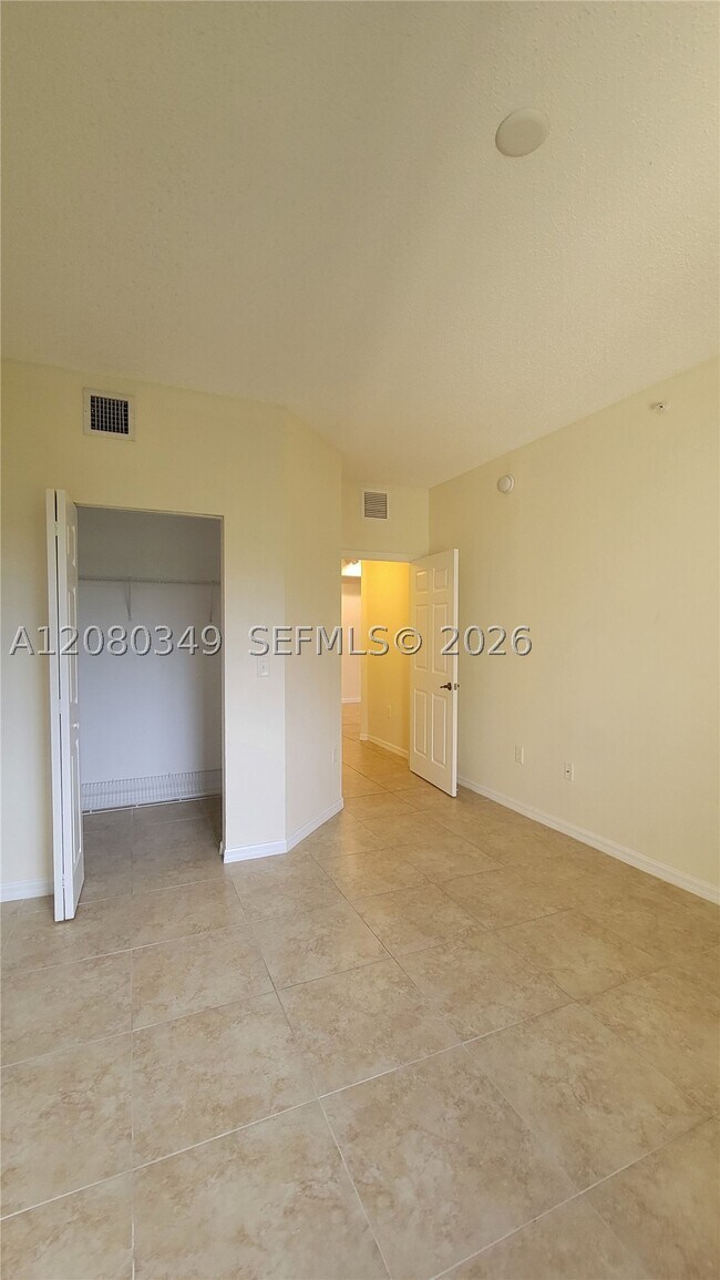 Building Photo - 3018 Alcazar Pl