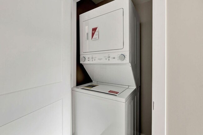 Building Photo - 6919 Montgomery Rd