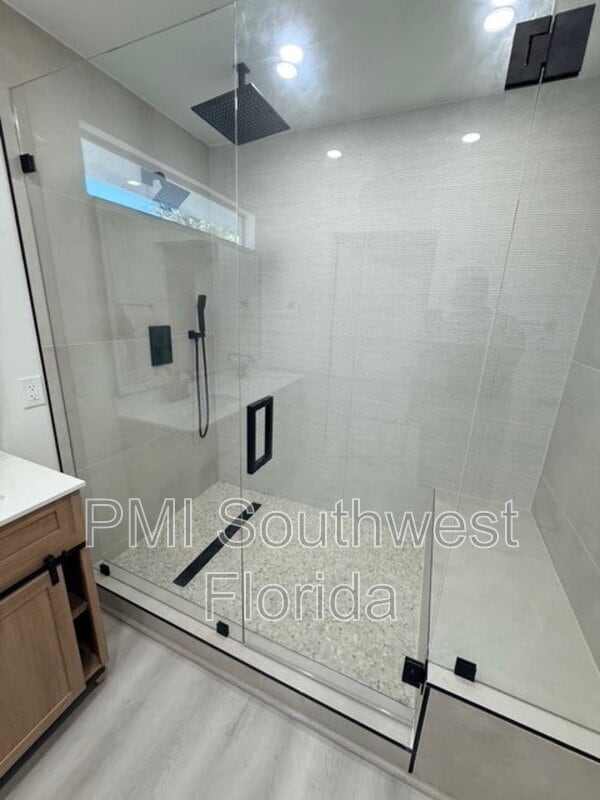 Building Photo - 5039 N Beach Rd