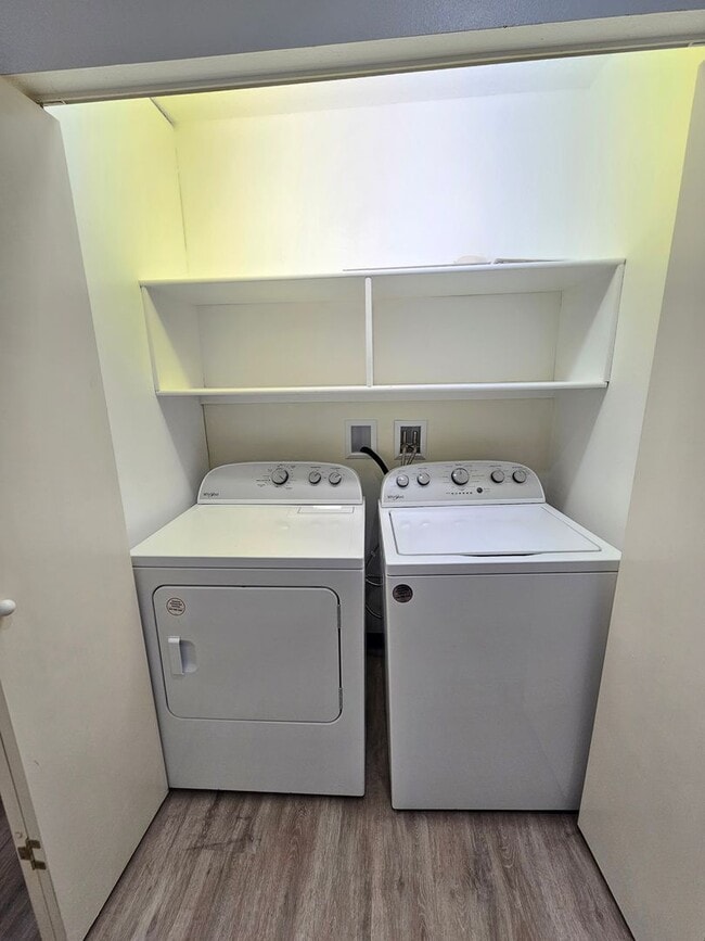 Building Photo - 1 Bedroom Condo on the Golf Course!