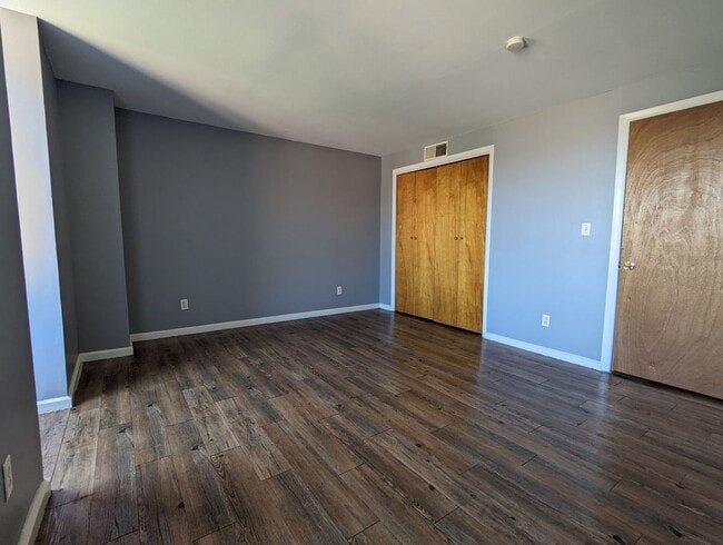 Building Photo - 3 School St