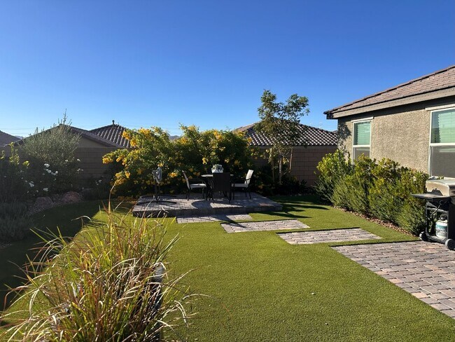 Building Photo - 10114 Blue Cereus St