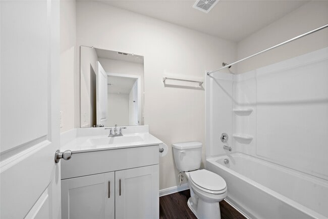 Building Photo - 6315 Lakeview Haven Dr