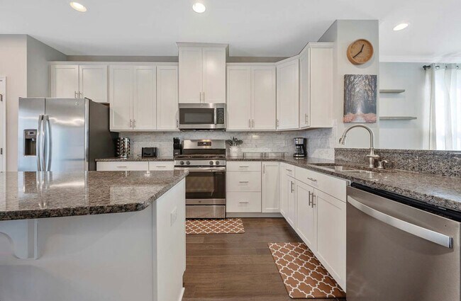 Building Photo - 337 Roche Dr