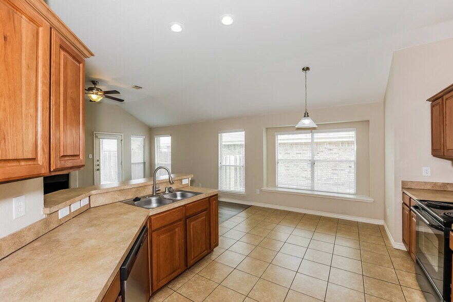 Building Photo - 6020 Walleye Dr