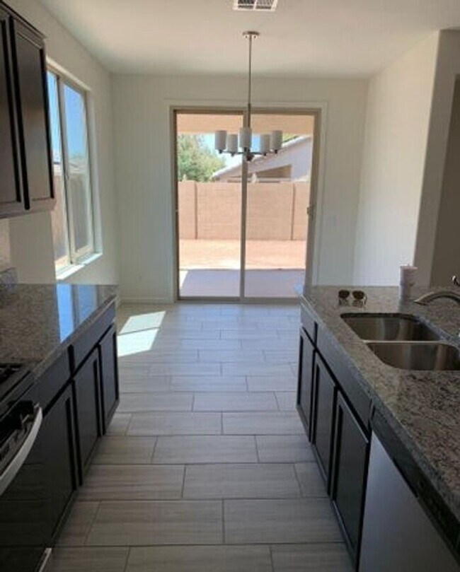 Building Photo - This stunning 4-bedroom, 2-bathroom home l...