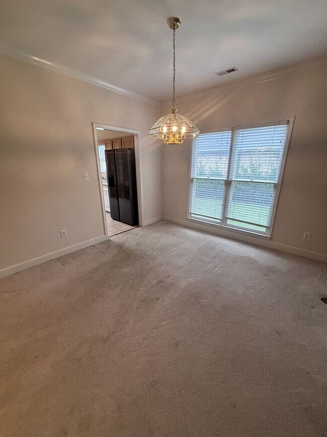 Building Photo - 2 Bed 2 Bath House for rent in time for the school year.