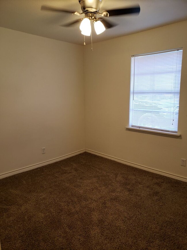 Building Photo - NISD Home