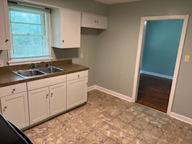 Building Photo - 2 Bedroom 1 Bathroom Home Available Soon