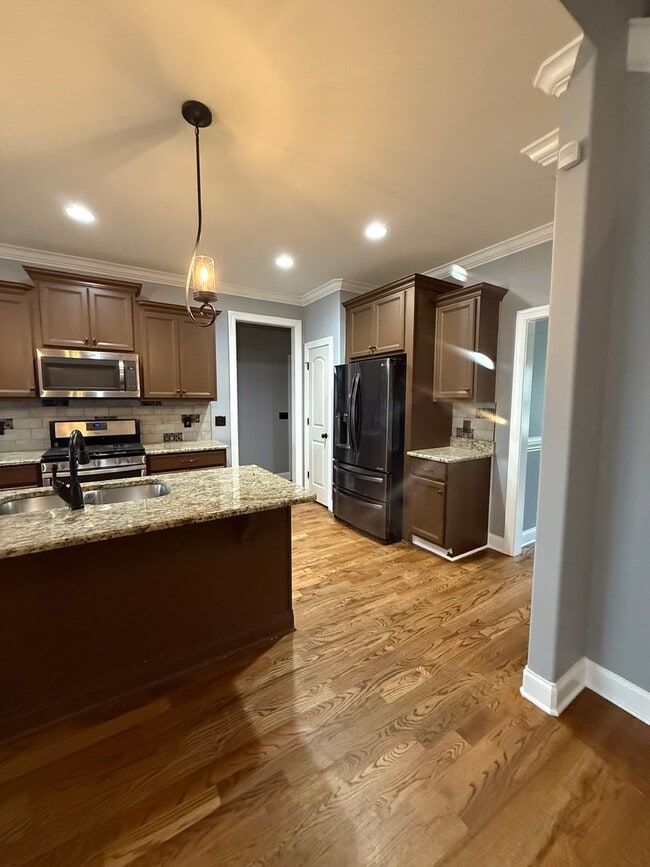 Building Photo - 3 Bedroom 3 Bath Pool Home in Columbia off...