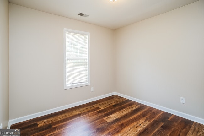 Building Photo - 73 Jordan Rd SE