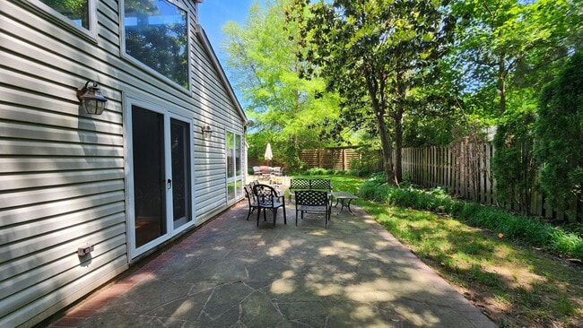 Building Photo - Rare Opportunity In Belle Haven Neighborhood - Yard Work Included in Rent