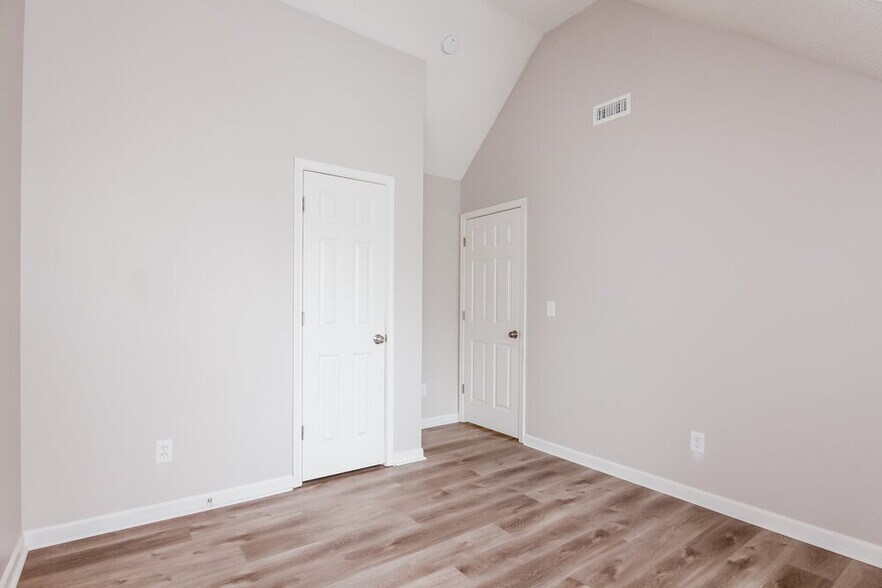 Building Photo - 905 Grassy Patch Ln