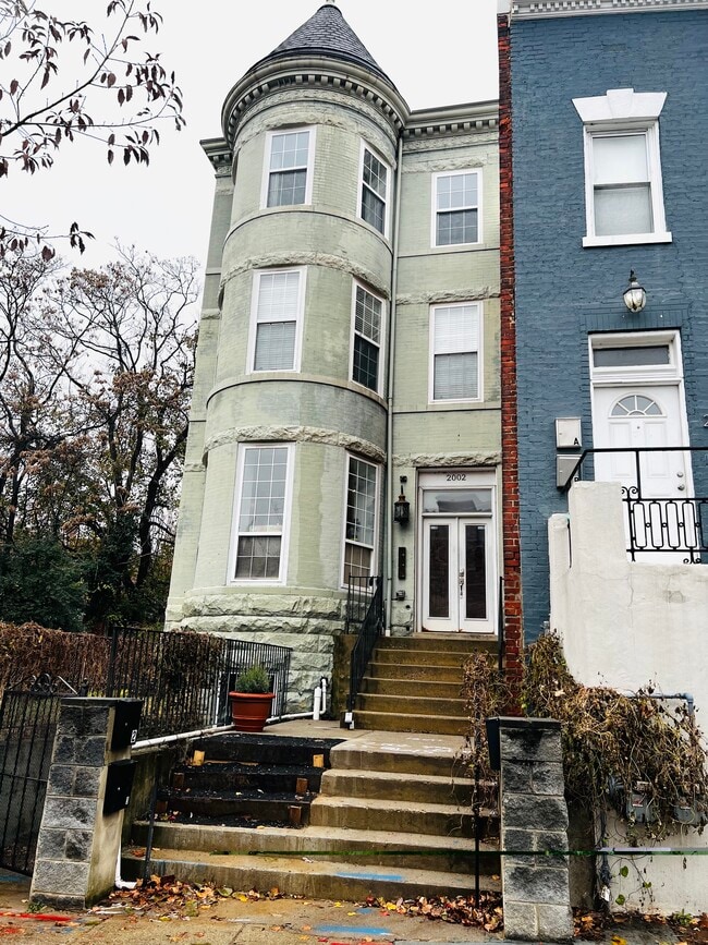 Building Photo - 2002 4th St NE