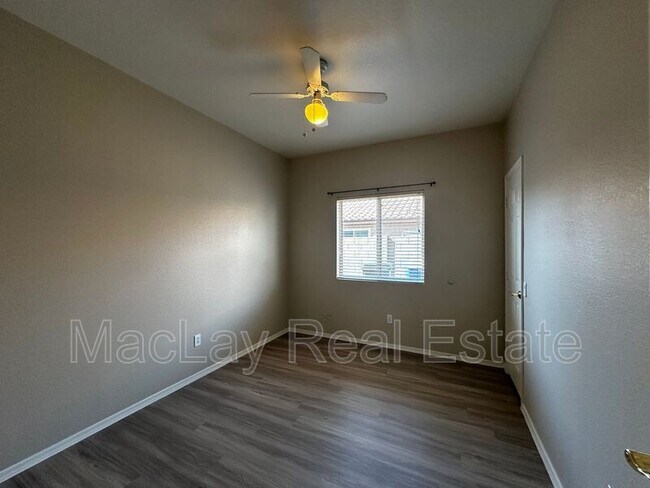 Building Photo - 971 S Meadows Dr
