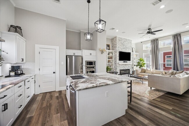 Building Photo - 2108 Oatfield Dr