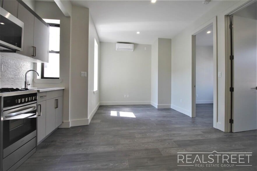 Building Photo - Modern 2 Bed in Park Slope
