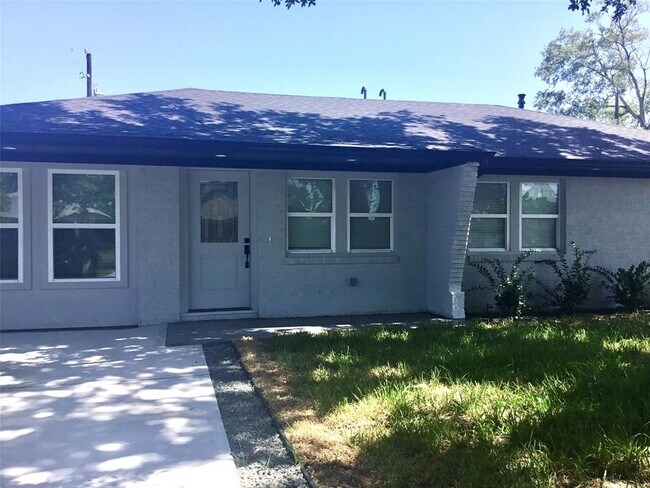 Building Photo - 8913 Homewood Ln