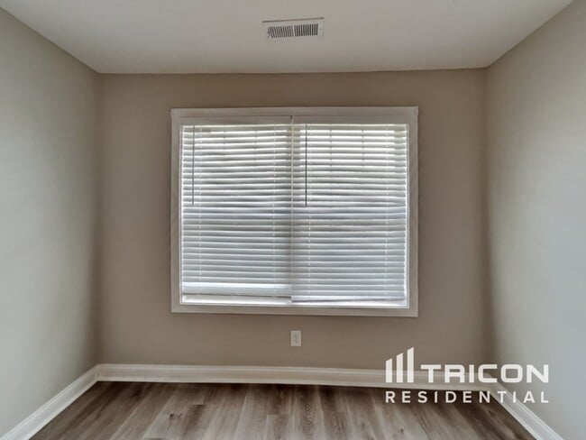 Building Photo - 2448 Andersonville Dr