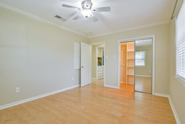 Building Photo - 108 Dolphin Ave