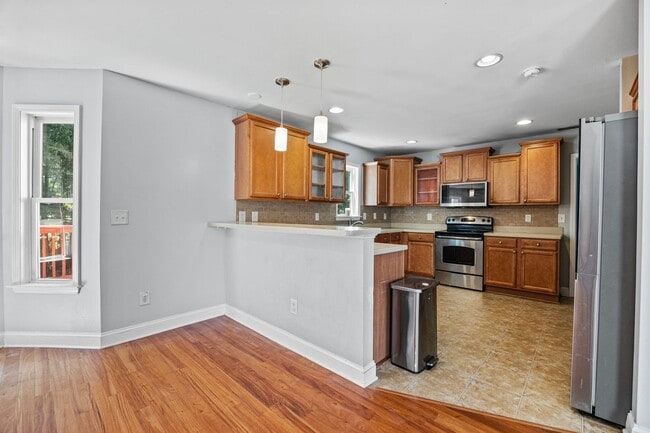 Building Photo - Beautiful 4-Bedroom, 3-Bath House