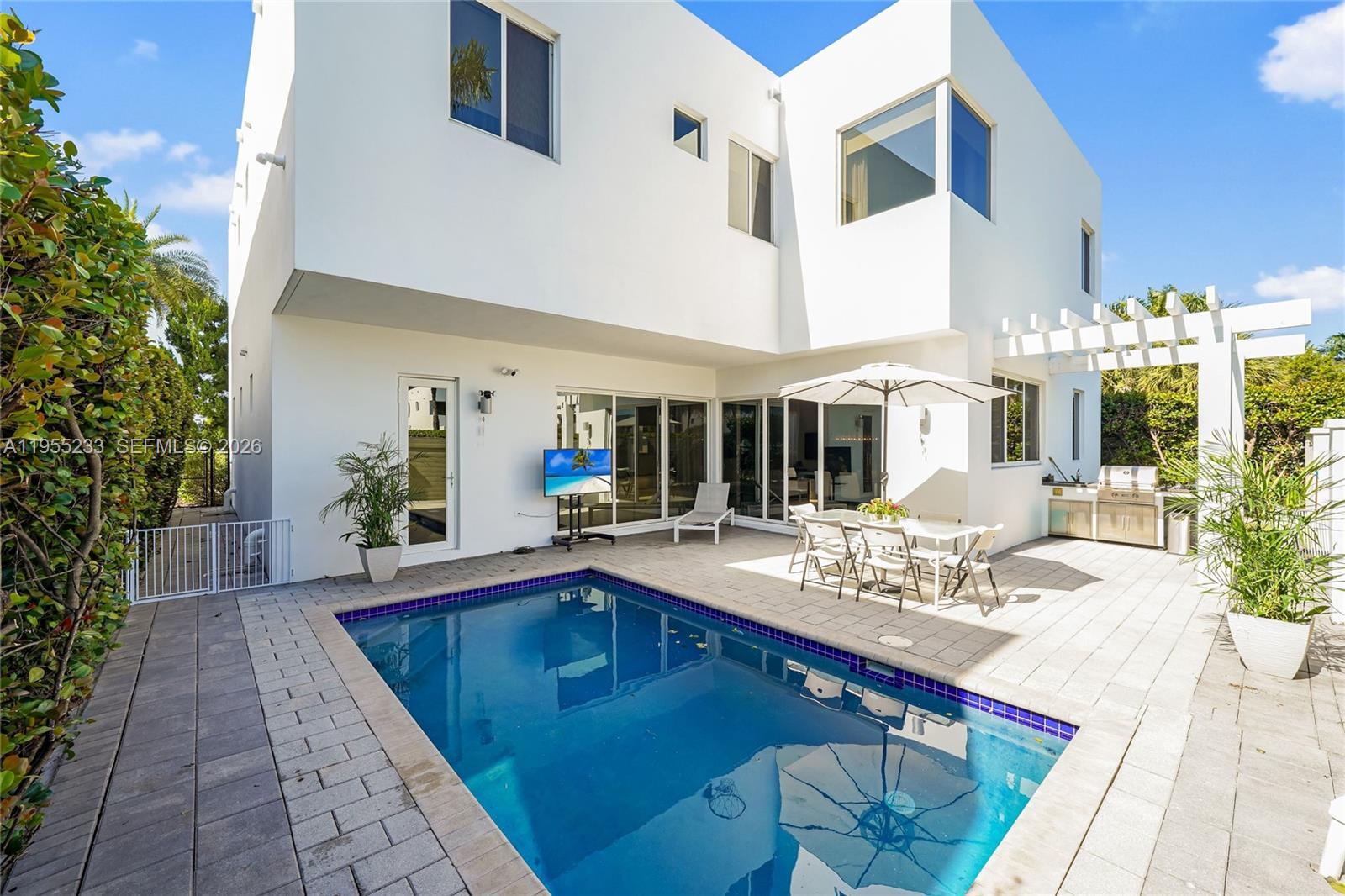 Building Photo - 7515 NW 99th Ave