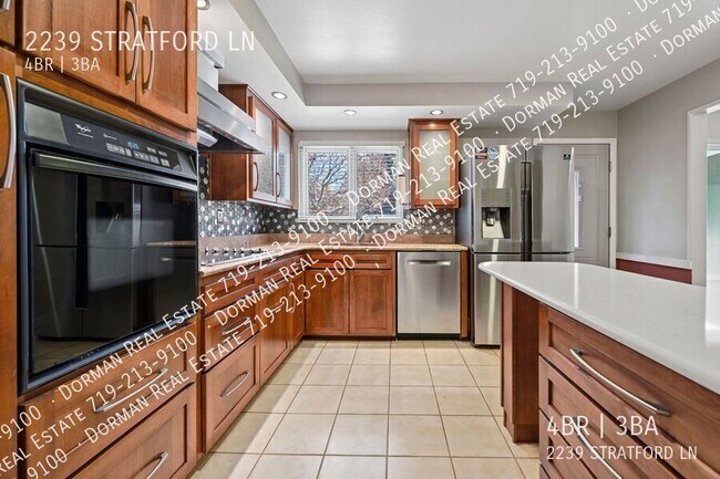 Building Photo - 2239 Stratford Ln