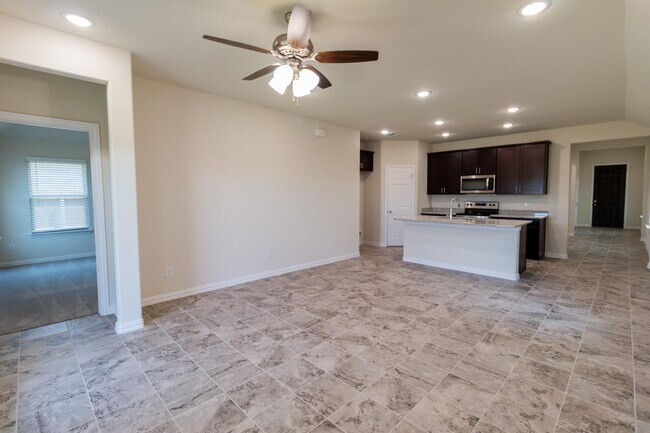 Building Photo - 572 Ruthye Ln