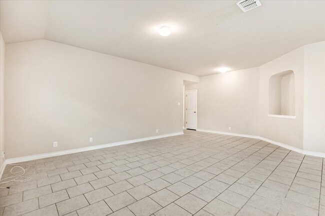 Building Photo - Large, 4 bedroom single story in a beautiful community full of amenities for you to enjoy!