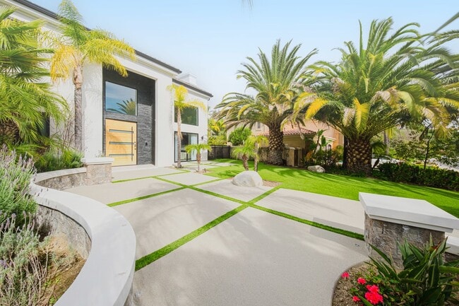 Building Photo - 25879 Chalmers Pl