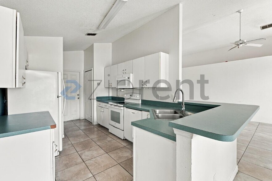 Building Photo - Unit