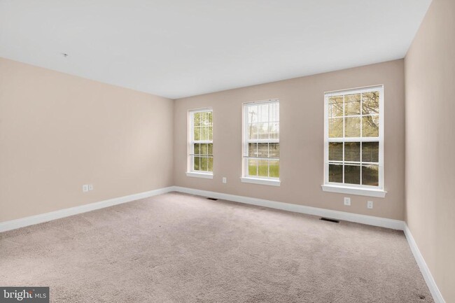 Building Photo - 8055 Gatehouse Rd