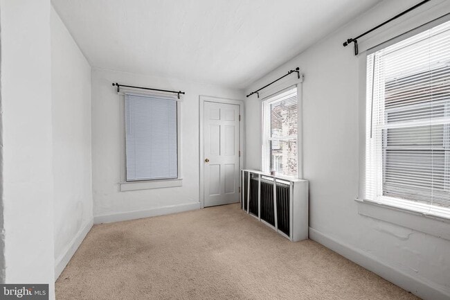 Building Photo - 417 S Madeira St