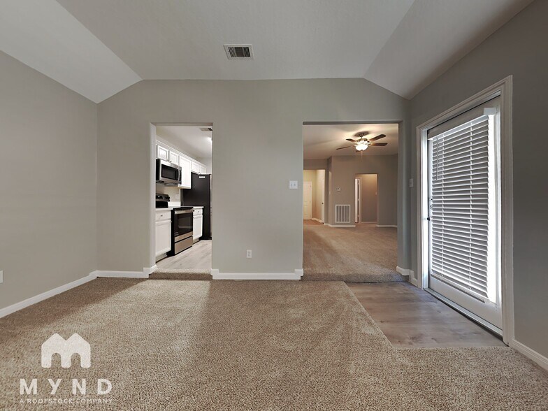 Building Photo - 983 Oak Lynn Dr