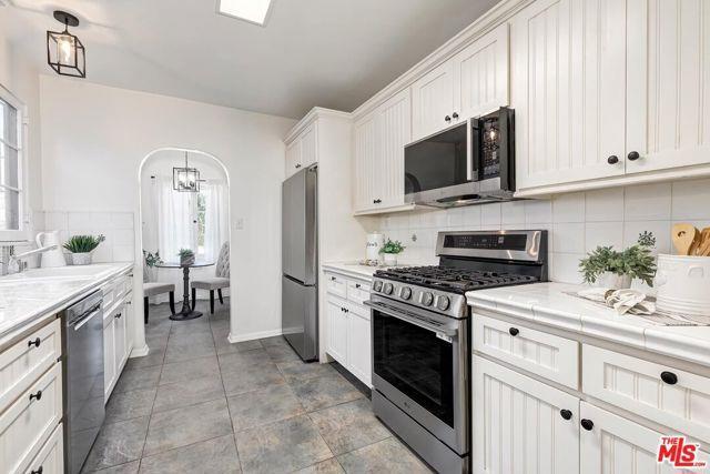 Building Photo - 373 S Crescent Heights Blvd