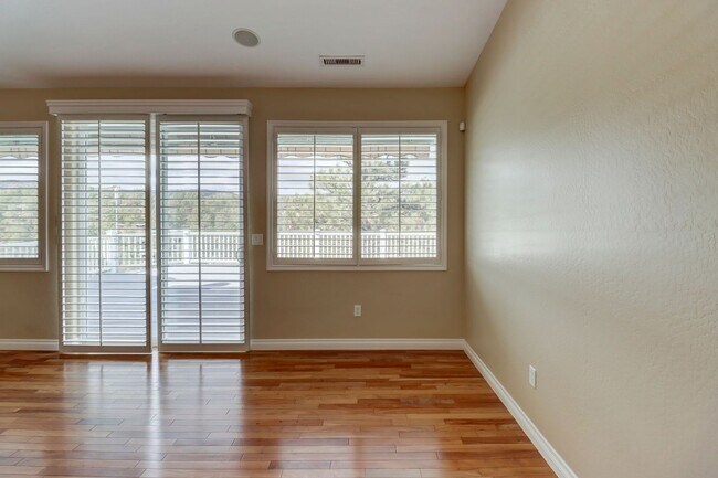 Building Photo - Incredible Home with Lake Views!