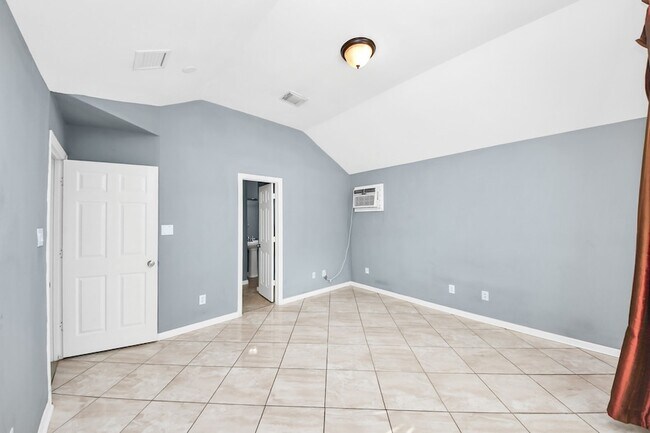 Building Photo - 5920 Conley St